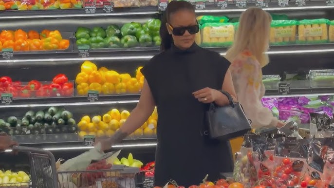 Rihanna viral shopping moment