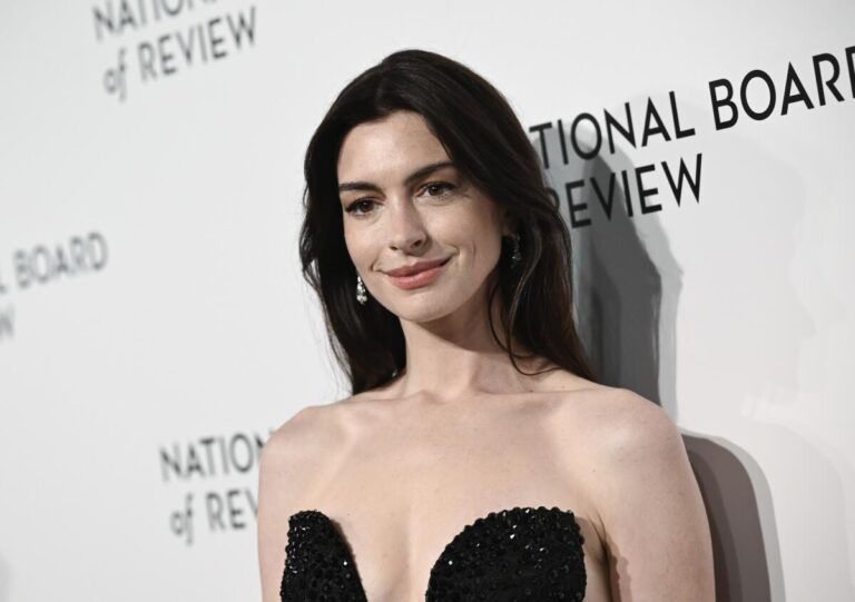 Anne Hathaway comeback