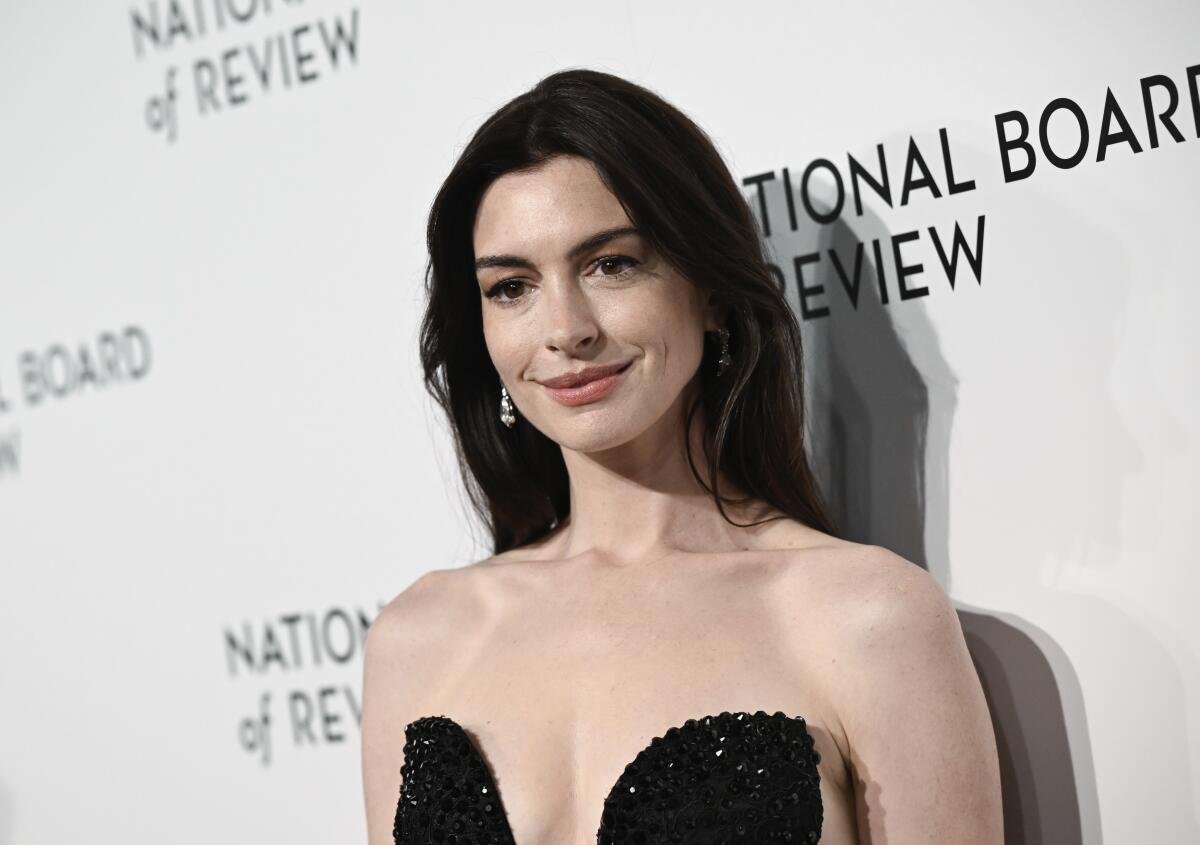 Anne Hathaway comeback